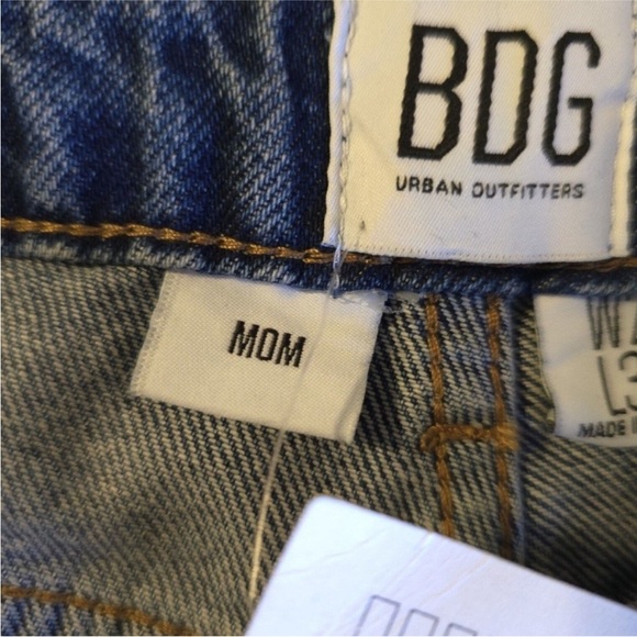 BDG Urban Outfitters Jeans Women’s Size 28 Mom High-Rise 3D Seams - Picture 6 of 7